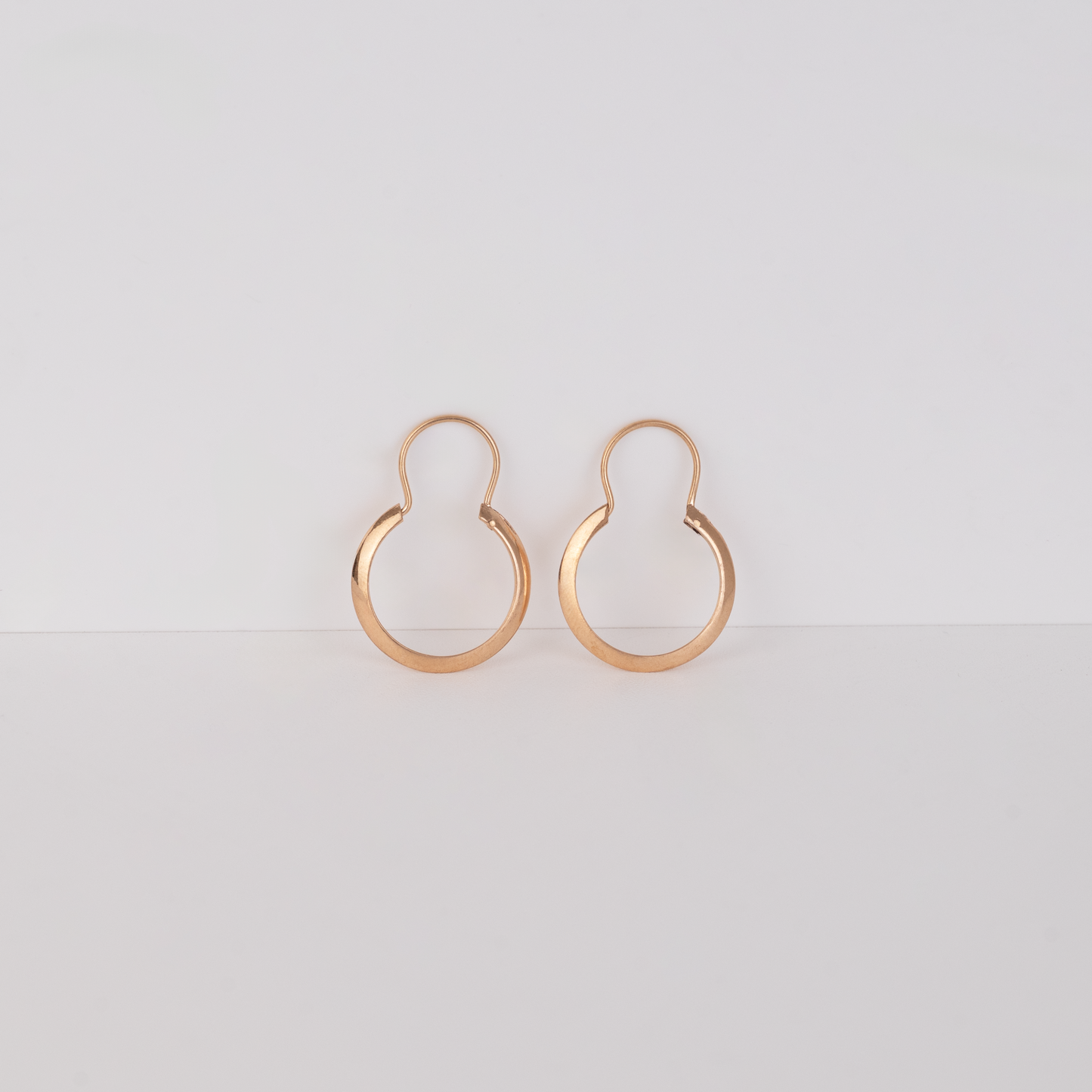 Aros Planos con gancho 18K
