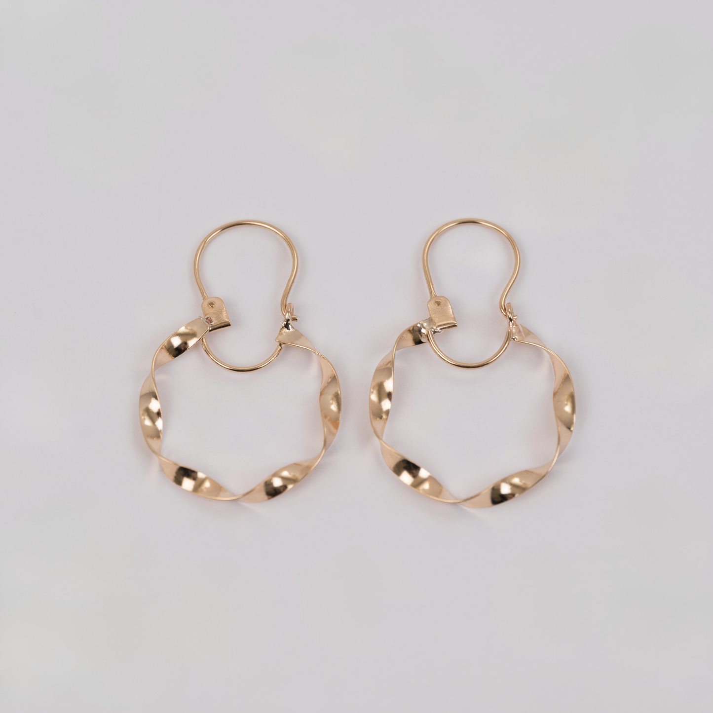 Aros Entorchados con gancho Oro 18K