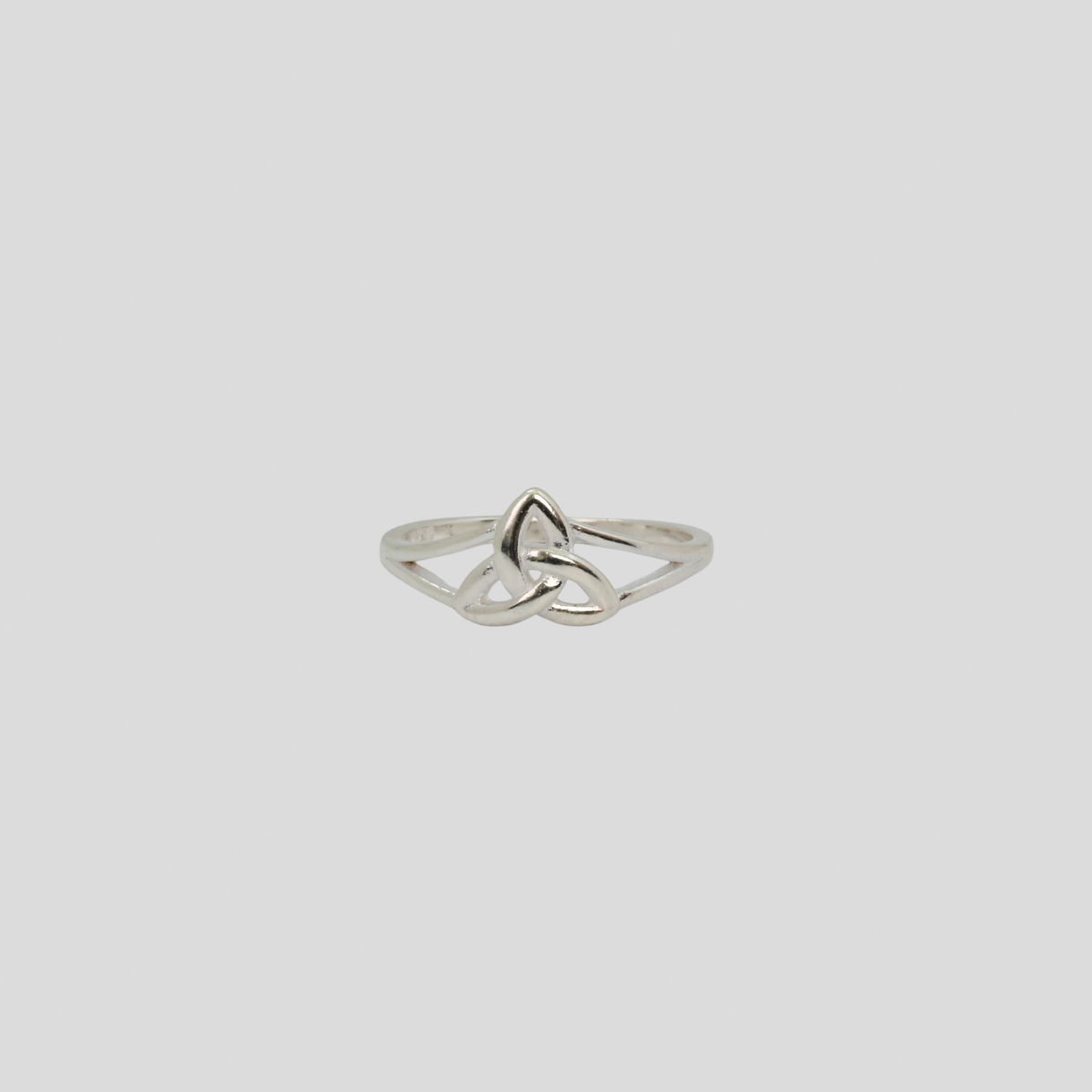 Anillo nudo infinito