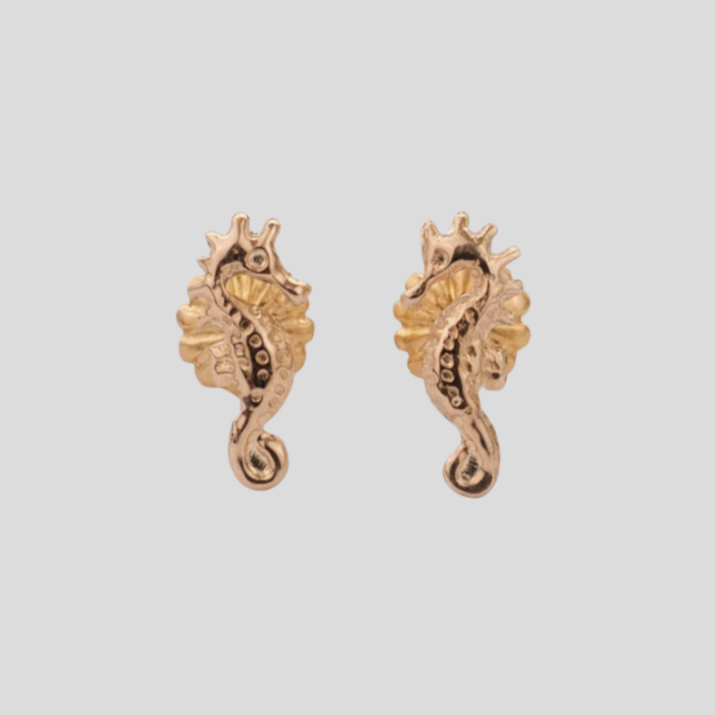 Aros Caballito de Mar Oro Rosado 18K
