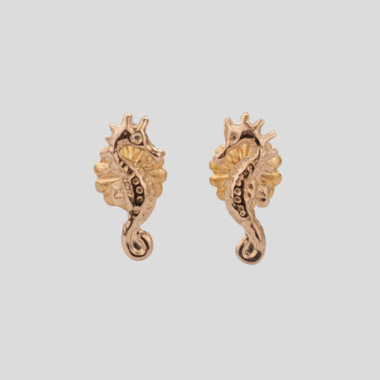 Aros Caballito de Mar Oro Rosado 18K