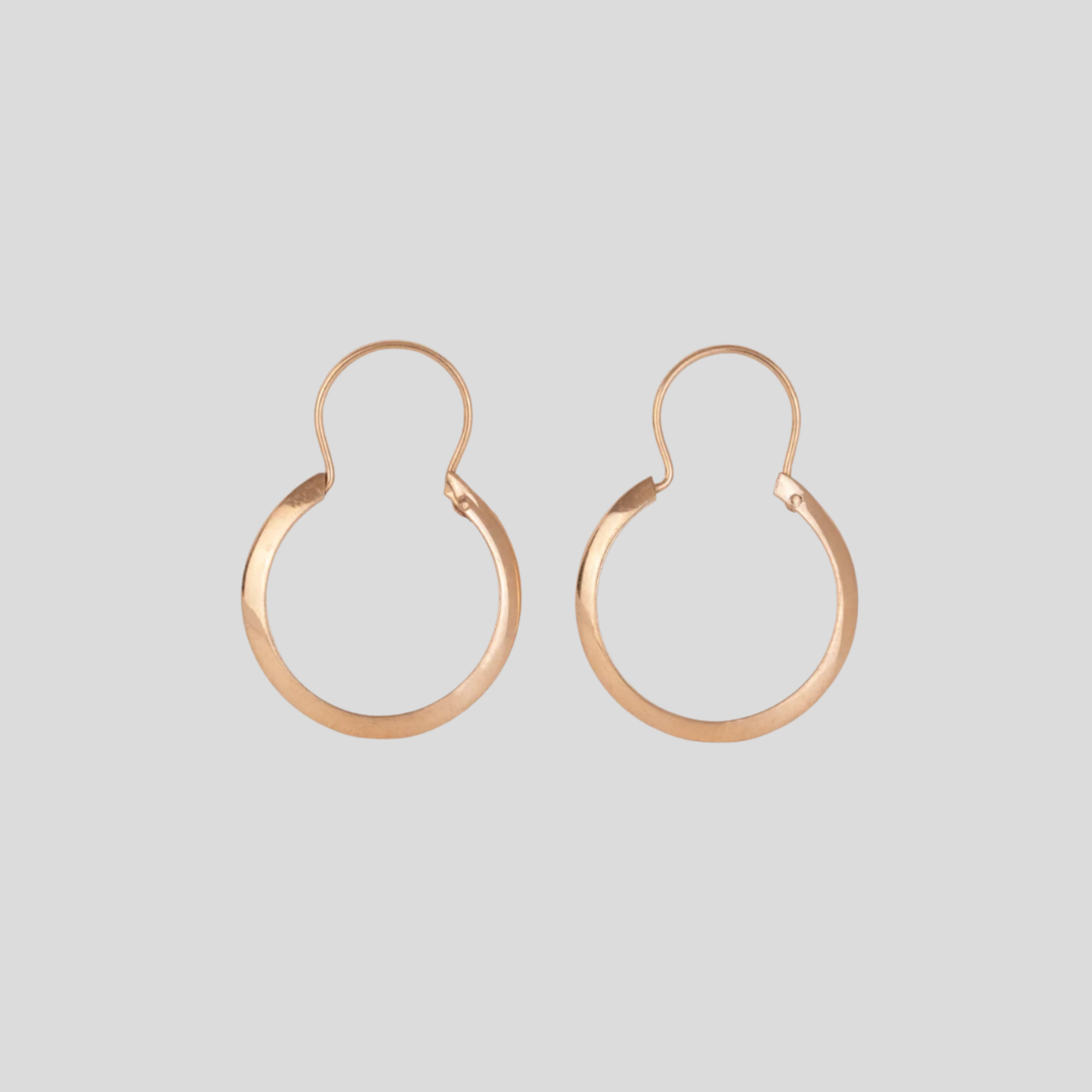 Aros Planos con gancho 18K