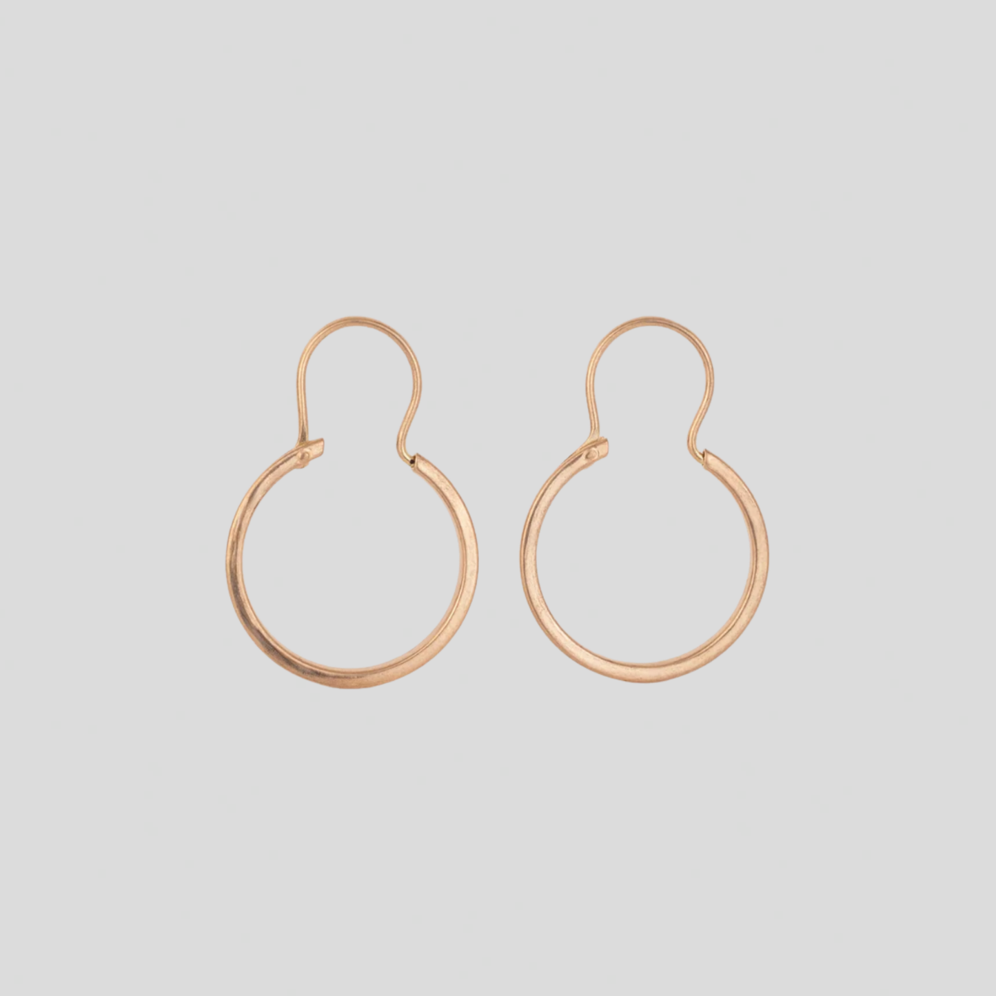 Aros Tubo planos con gancho Oro 18K
