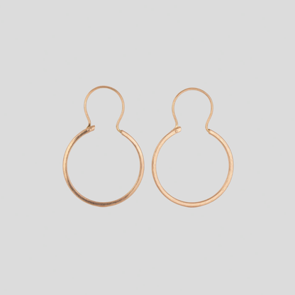 Aros Tubo planos con gancho Oro 18K